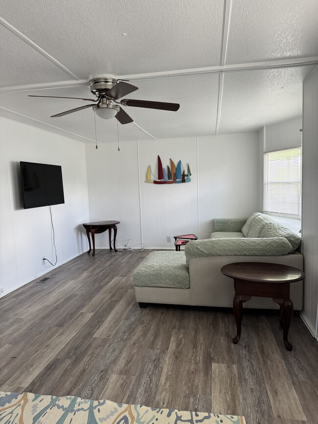 Foto del edificio - 12136 Fairway Ave