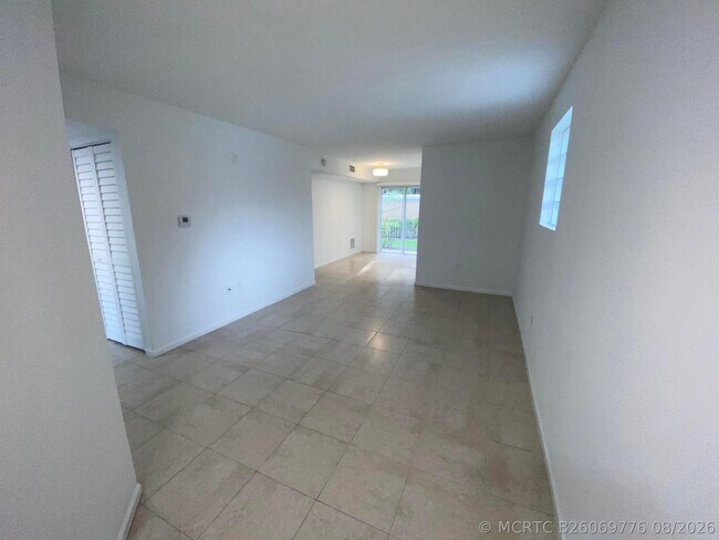 Foto del edificio - 3740 N Jog Rd