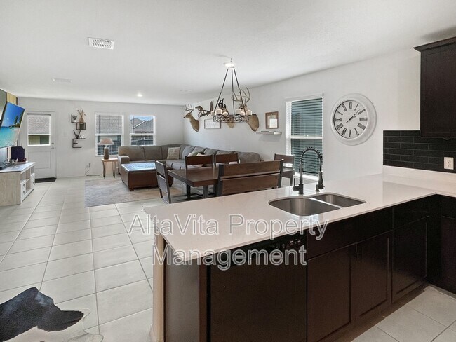 Building Photo - 8425 Fawn Creek Dr