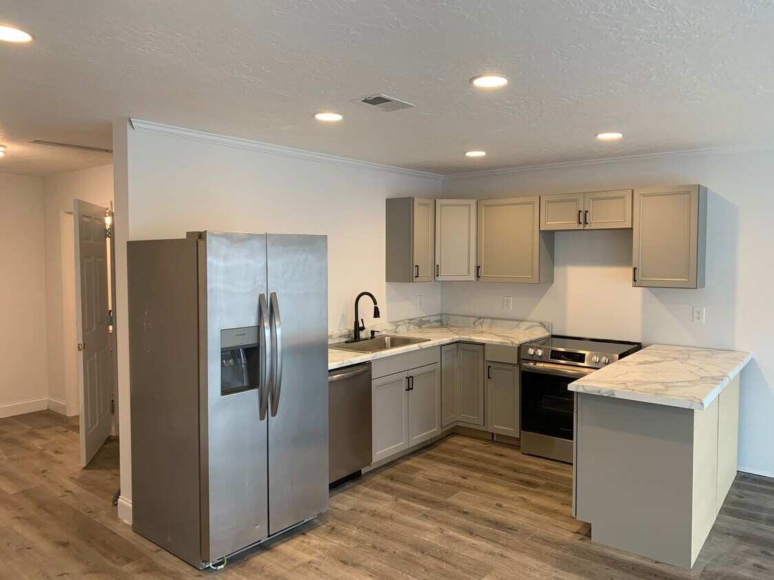 Foto principal - 2324 3rd St SW