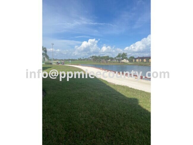 Foto del edificio - Welcome home! 2/2 condo with 18 hole golf ...
