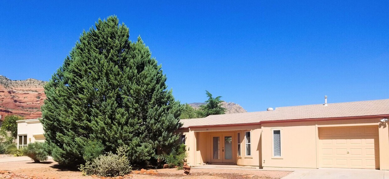 Primary Photo - HOUSE - VILLAGE OF OAK CREEK