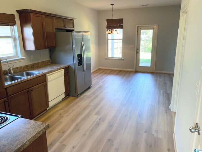 Foto del edificio - 2118 Adkins Pl