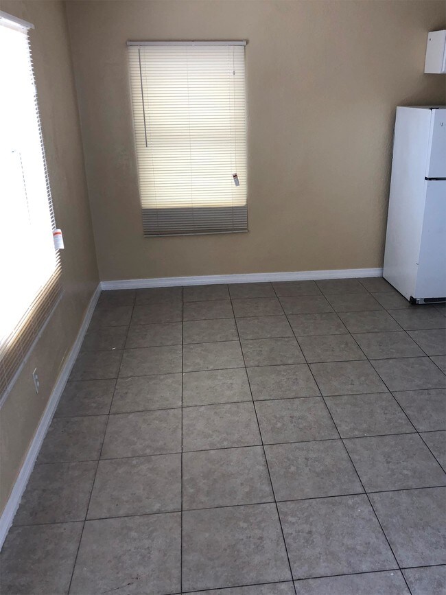 Foto del edificio - 2708 Broadway Ave