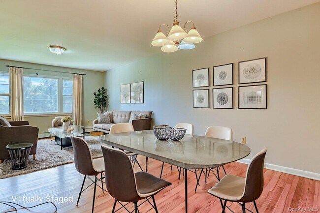 Foto del edificio - 11 Hudson Bluff Dr