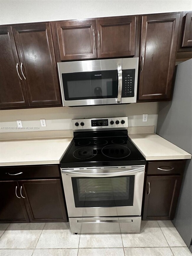 Foto del edificio - 2810 NW 181st St