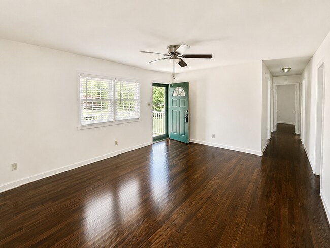 Building Photo - 315 E Dameron Ave