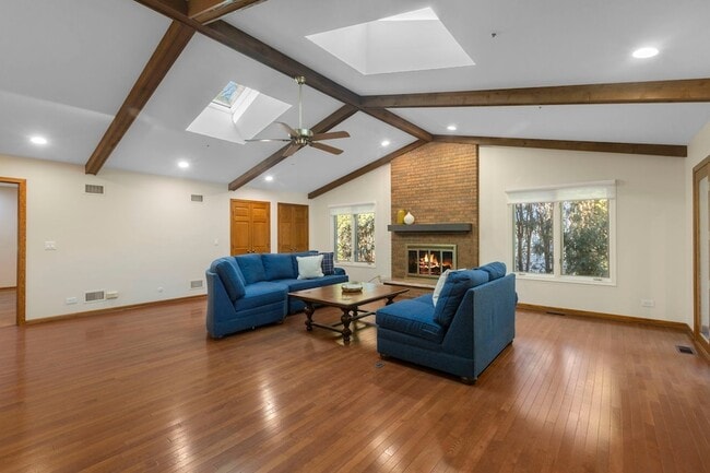 Foto del edificio - 336 Burchell Ave