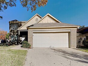 Building Photo - 2560 Creekwood Ln