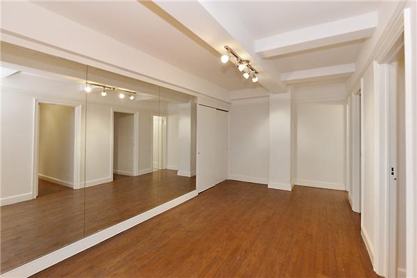 Building Photo - 2 Beekman Pl