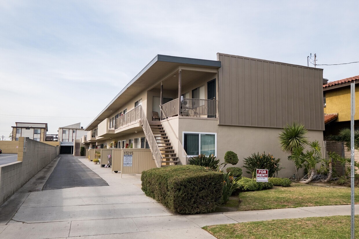 Building Photo - 15215 S Budlong Ave