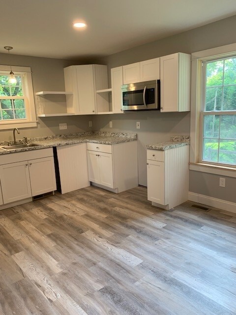 Kitchen - 415 W Arial St