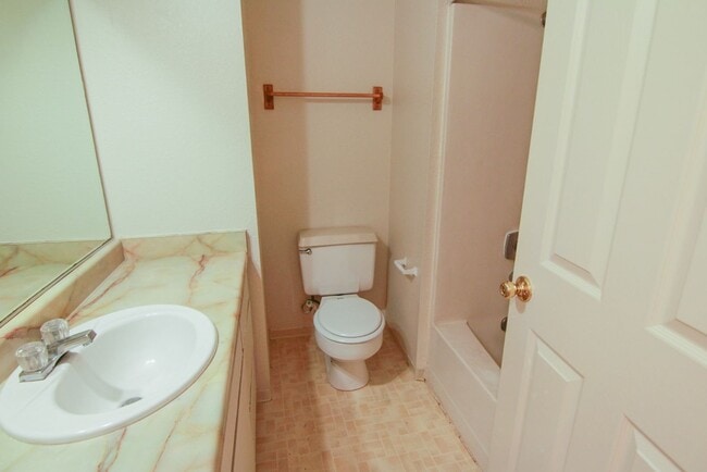 Building Photo - Great Price! Even Better Location!