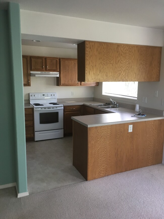 Building Photo - 893 Forest Glen Dr
