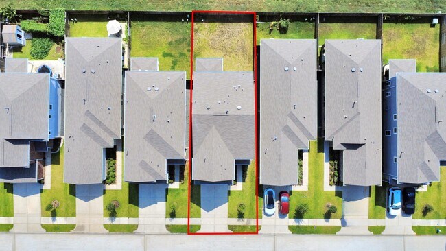 Foto del edificio - 17310 Rock Willow Ln