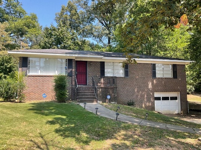 Building Photo - BACK ON THE MARKET!