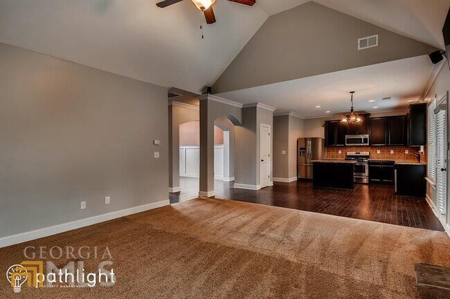 Building Photo - 3065 Parkland View