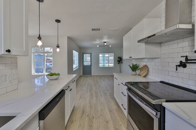 Foto del edificio - 867 53rd Terrace N