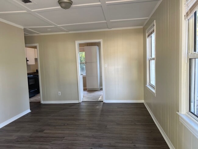 Building Photo - 113 Rue Max St