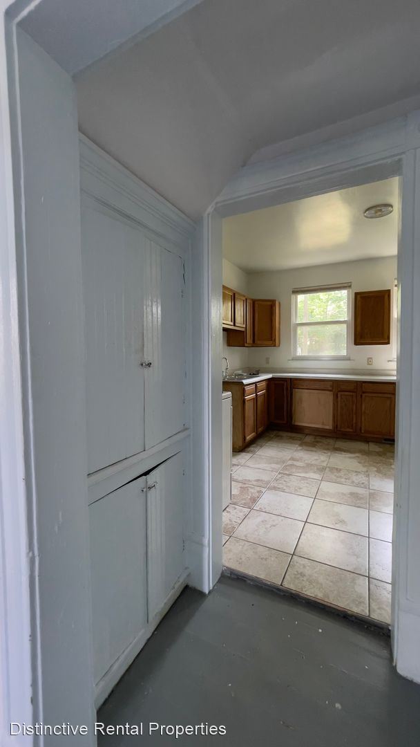 Building Photo - 3 br, 1.5 bath House - 1833 Salem St