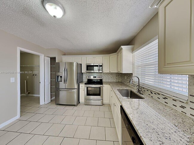 Building Photo - 9880 NW 5th Ct