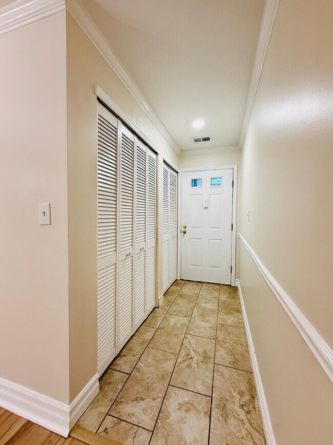 Foto del edificio - 13 Cypress Ct