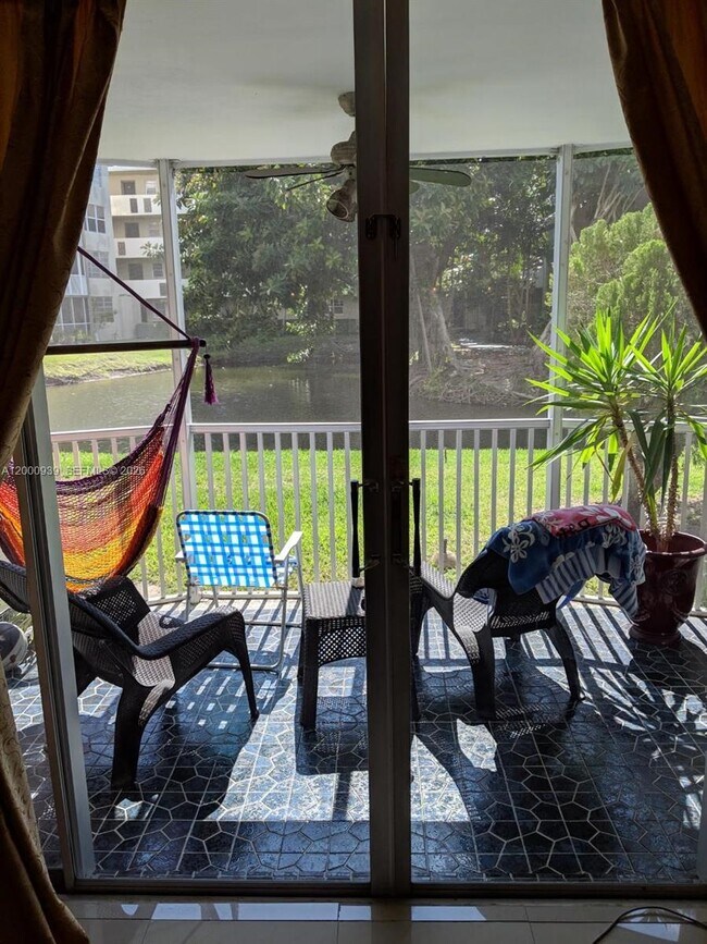 Foto del edificio - 1660 NE 191st St