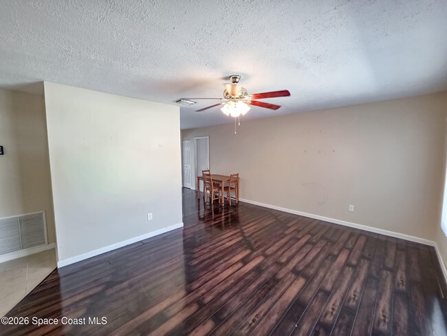 Foto del edificio - 443 Tewksbury Ln NE