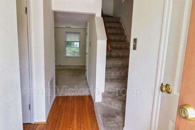 Building Photo - 229 Red Jade Dr