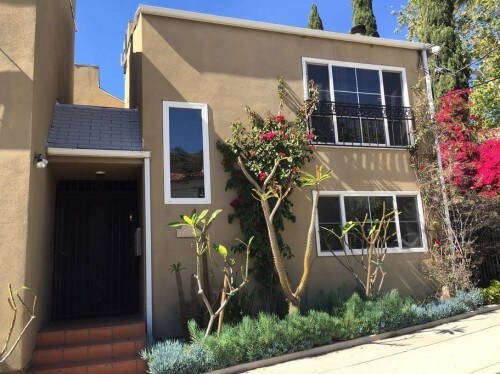 Building Photo - 2585 N Beachwood Dr