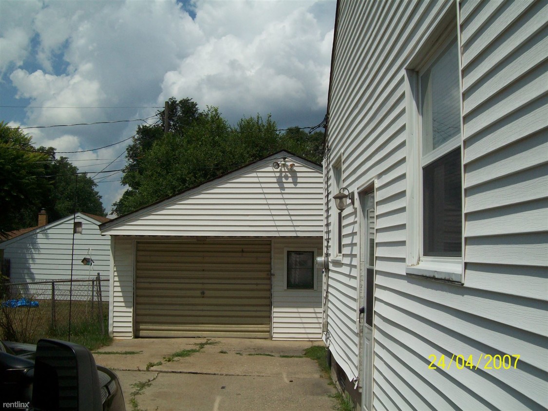 Building Photo - 3 br, 1 bath House - 3237 Arizona Ave