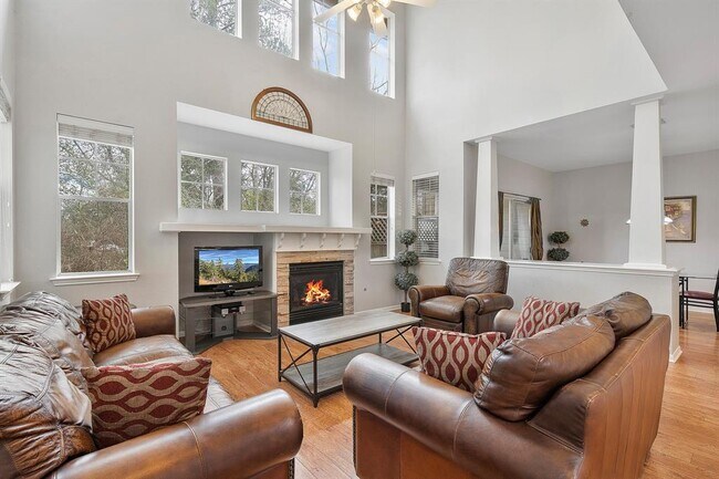 Building Photo - 53 Scarlet Woods Ct