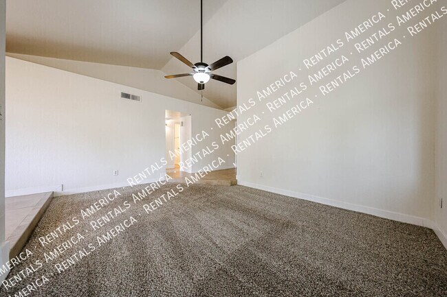 Foto del edificio - 2842 E Irwin Ave