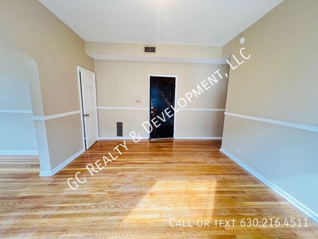 Foto del edificio - ***4 BEDROOM - 1 BTH / HARDWOOD FLOORING /...