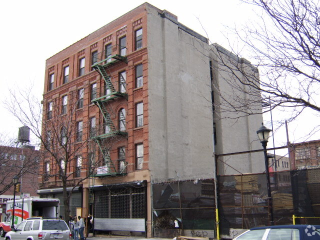 Building Photo - 129 Alexander Ave