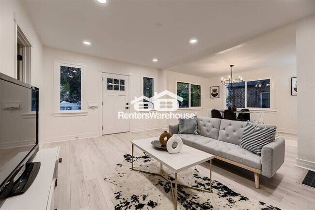 Foto del edificio - 12-17 MONTH LEASE! Available 7/14! Light A...