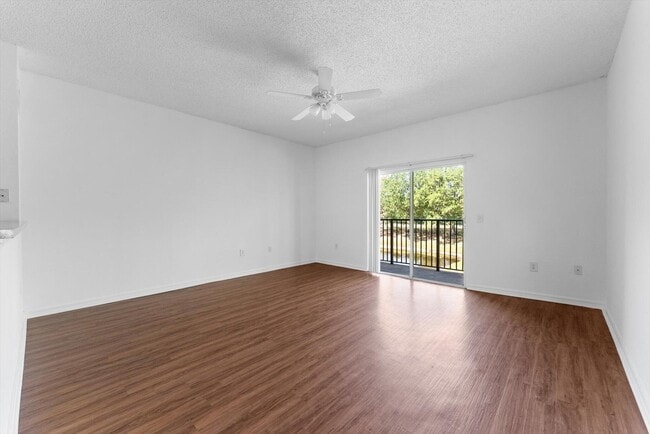 Building Photo - 310 Crestwood Cir