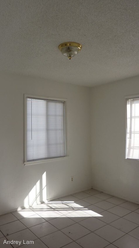 Building Photo - 504 S Johnson Ave