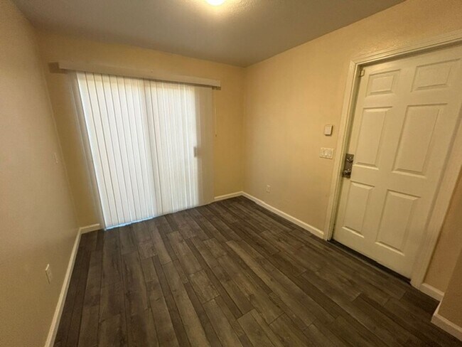 Foto del edificio - 2406 W Prospect Ave