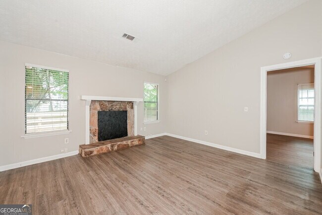 Building Photo - 6052 Creekford Dr