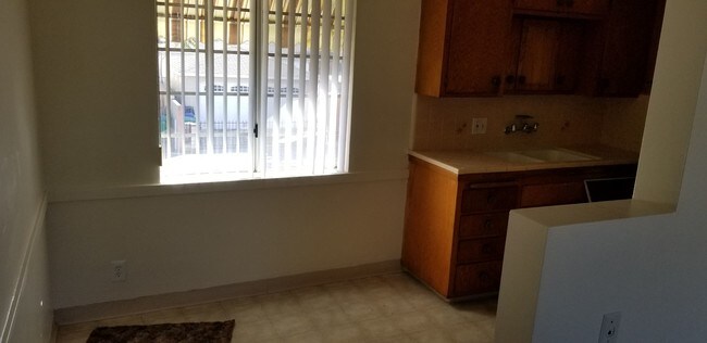Foto del edificio - 4033 Bell Ave