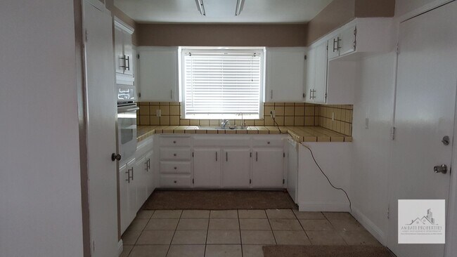 Foto del edificio - Beautiful 3 bedroom 2 bath with pool