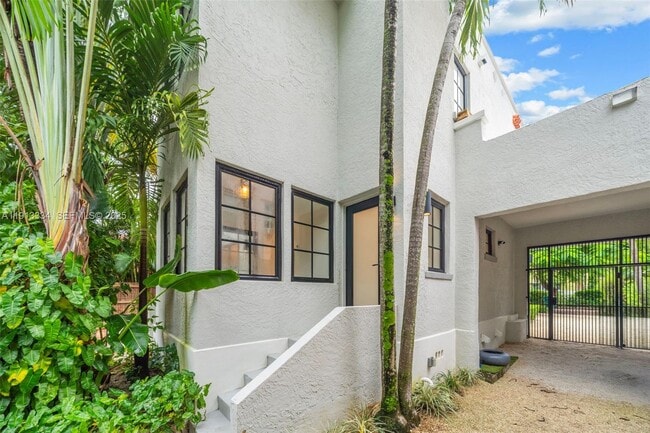 Foto del edificio - 151 NE 43rd St