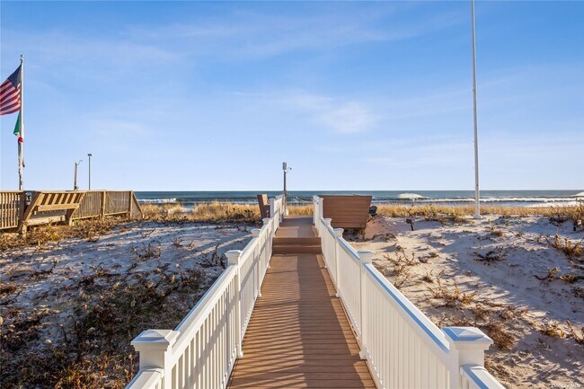 Building Photo - 749 Dune Rd
