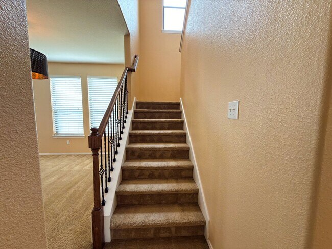 Building Photo - University Park - 5 bedrooms, 3-1/2 Baths