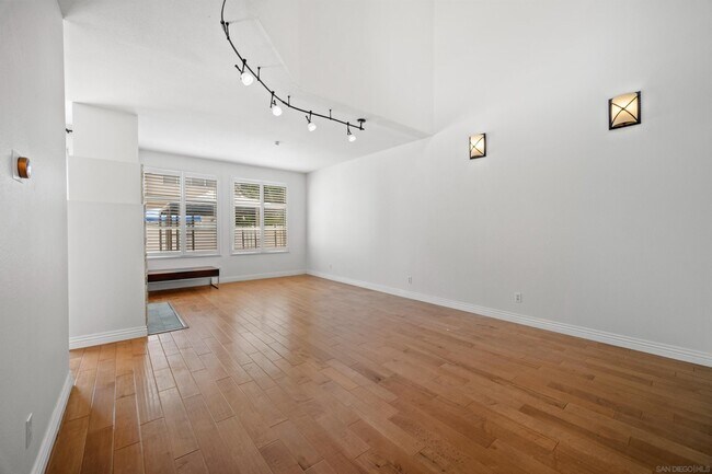 Building Photo - 1375 Serena Cir