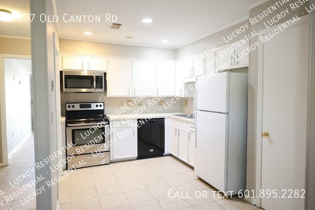 Building Photo - Charming 2 Bed, 2 Bath Duplex in Prime Jac...