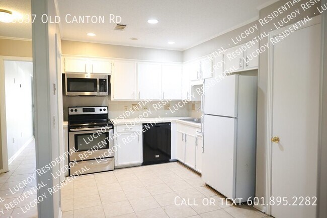 Foto del edificio - Charming 2 Bed, 2 Bath Duplex in Prime Jac...