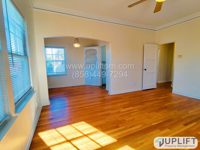 Building Photo - $500 off MOVE IN NOW! University Heights h...