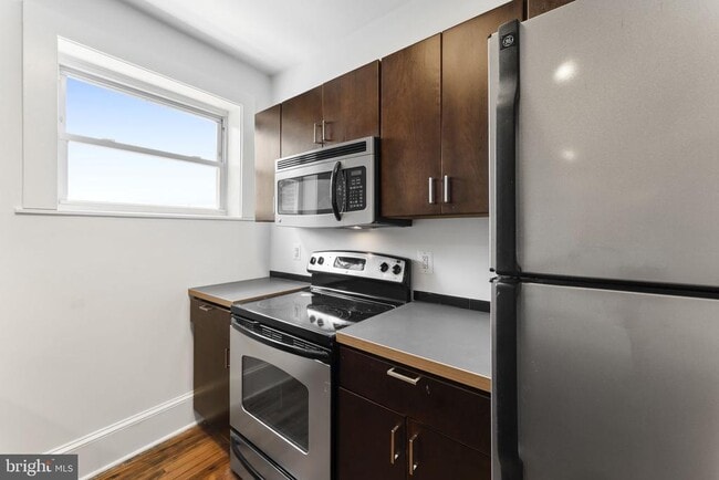 Building Photo - 5150 Ridge Ave